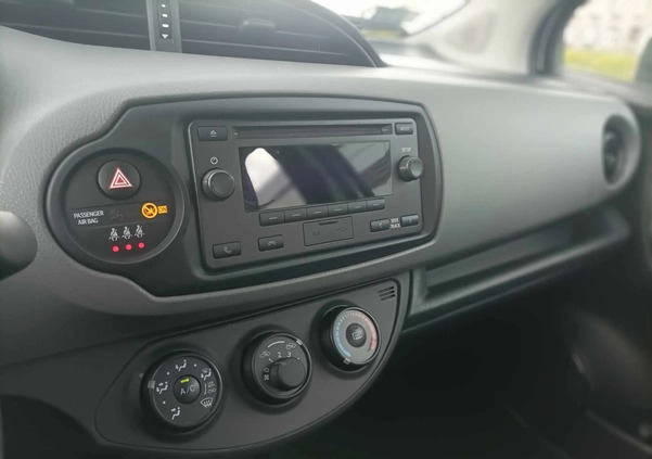 Toyota Yaris cena 48900 przebieg: 68900, rok produkcji 2020 z Łódź małe 79